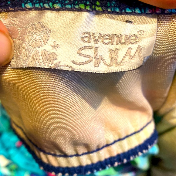 Plus Size Avenue Swim Bright Bold Colorful Floral Print Swim Top Size 26 - Picture 3 of 5